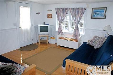 4th image of 65 Carman Ave