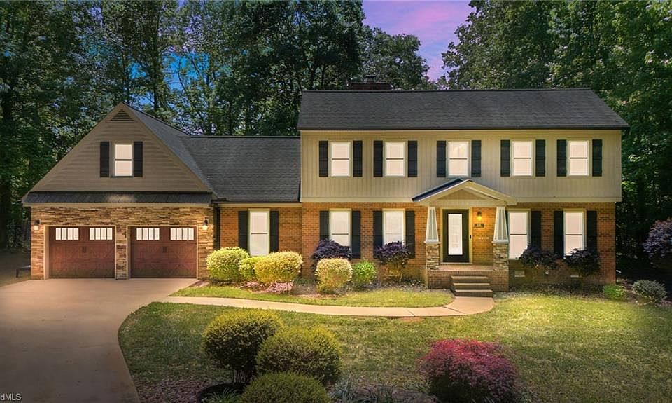 1st image of 2085 Huntington Woods Dr