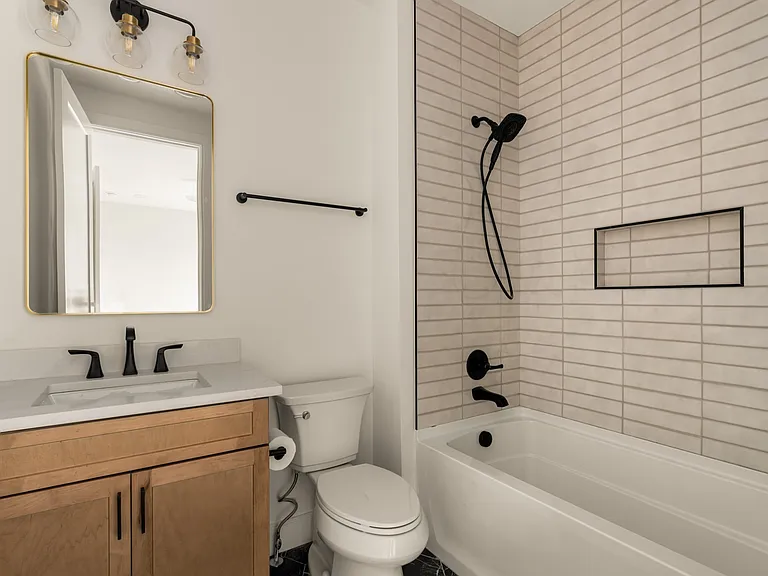 1347 Pennock Ave #B — Photo 9
