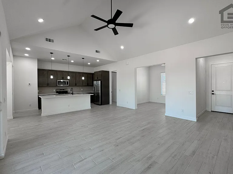 18108 W Morning Vista Ln — Photo 4