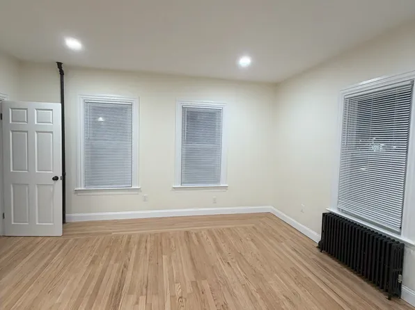 406 East Ave, Pawtucket, RI 02860