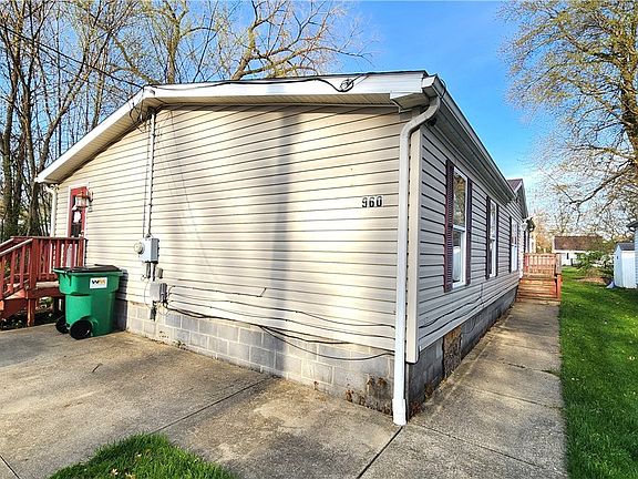 2nd image of 960 Bellevue Ave