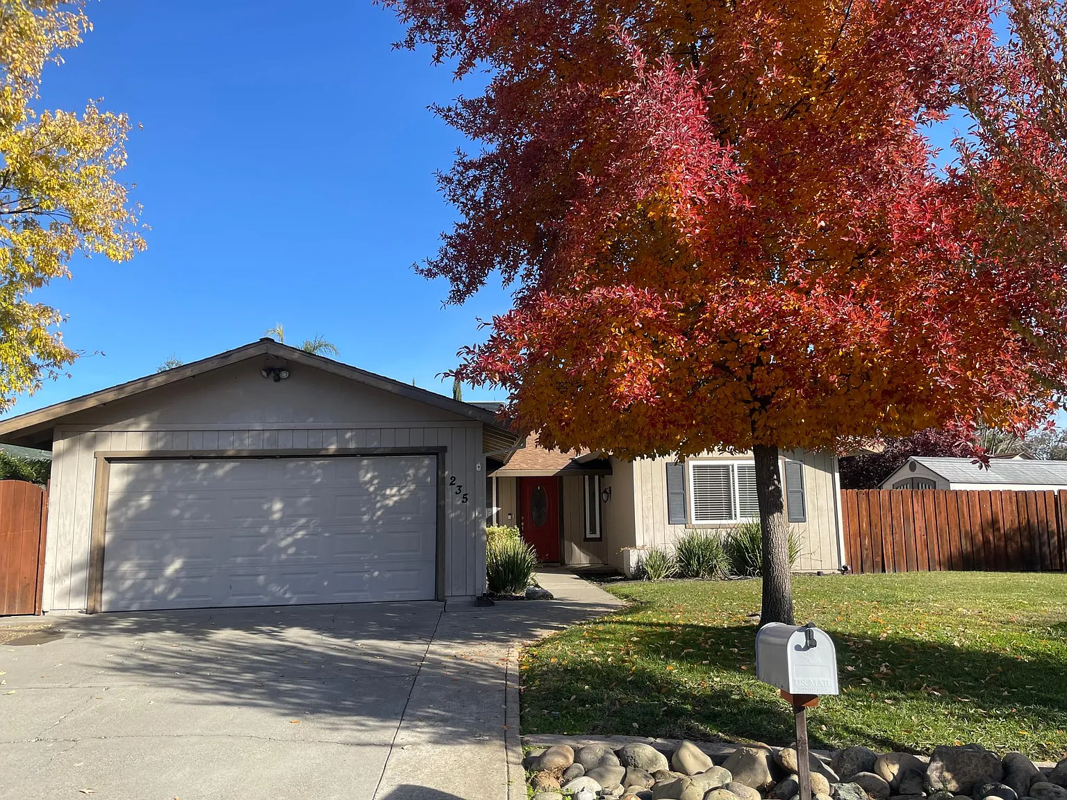 235 Montrose Dr photo 1
