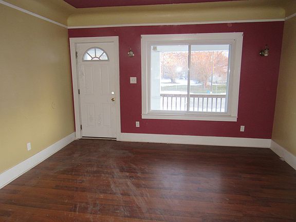 2nd image of 205 W Flint Park Blvd