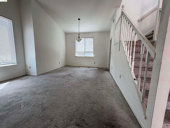 5th image of 336 Lakespring Pl