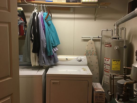 3rd image of 808 N Van Buren St