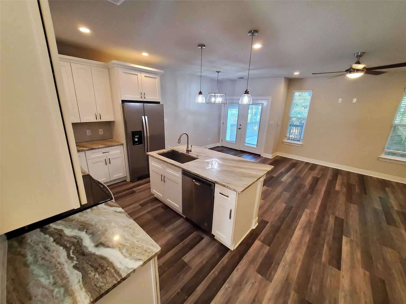 3 bed, 2.5 bath, 1564 sqft, $1,850 — Photo 3