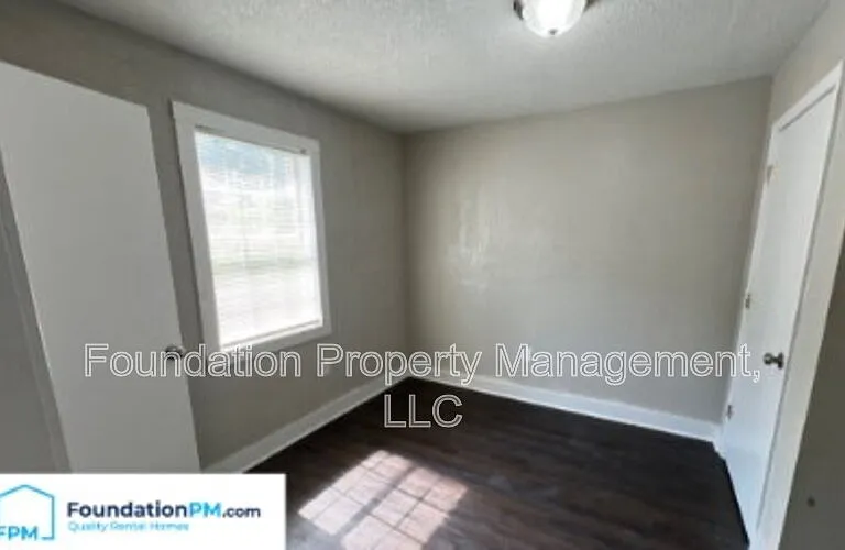 1371 E Trigg Ave — Photo 7