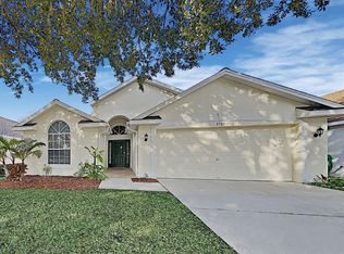 5721 Hawklake Rd, Lithia, FL 33547