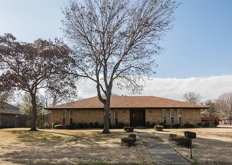 1st image of 521 Oakcrest Dr
