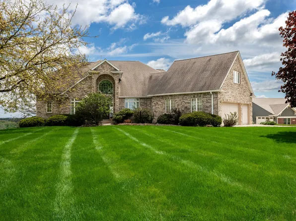 23801 281st Ave, Le Claire, IA 52753