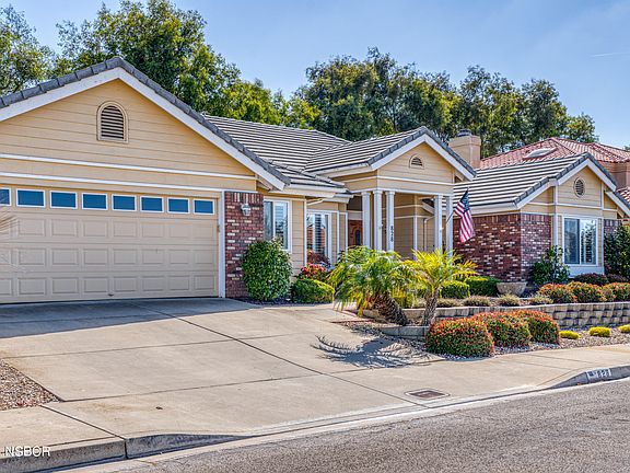 3rd image of 828 Fairway Vista Dr