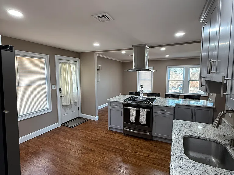 13-15 Howard Ave — Photo 4