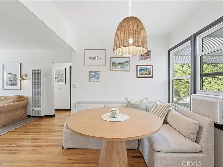 2324 Roycroft Ave — Photo 9