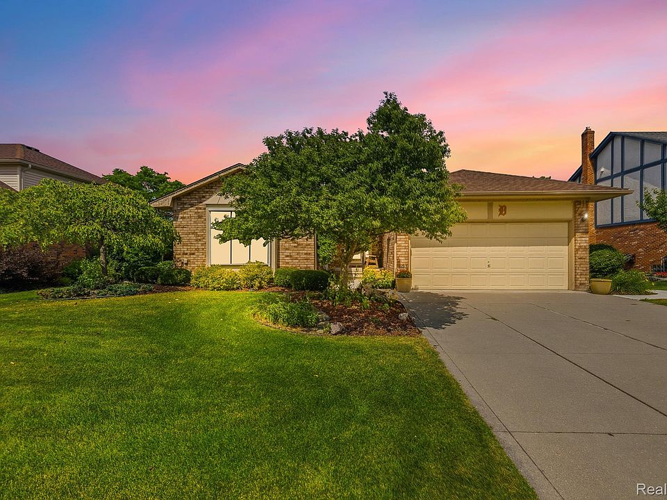1st image of 39202 Lorien Dr