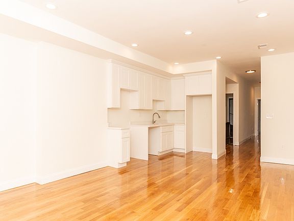 5th image of 78 W Cottage St #2
