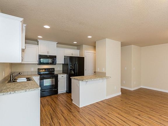 3rd image of 7409 NE 56th St