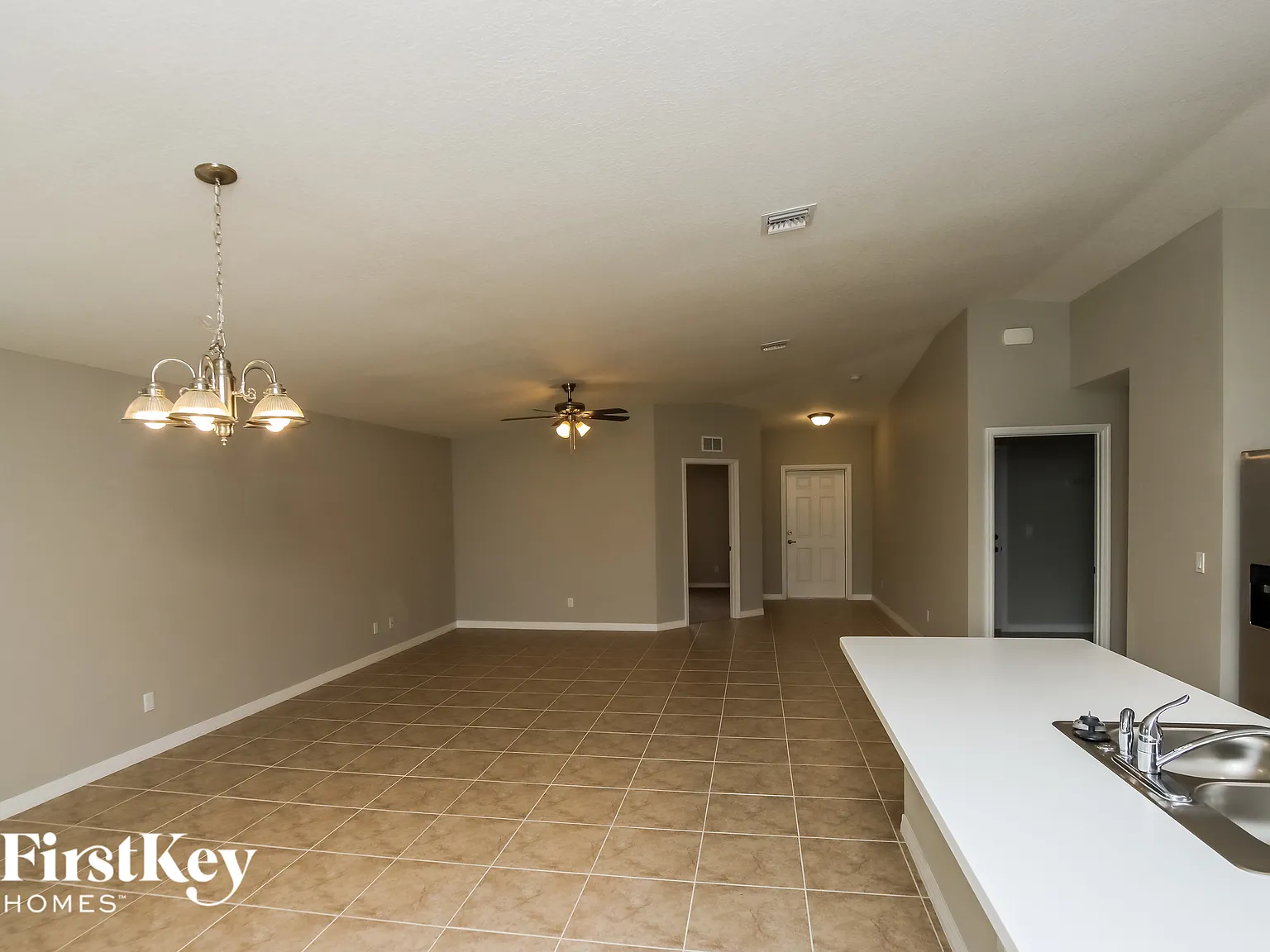 4 bed, 2.0 bath, 1833 sqft, $2,345 — Photo 4