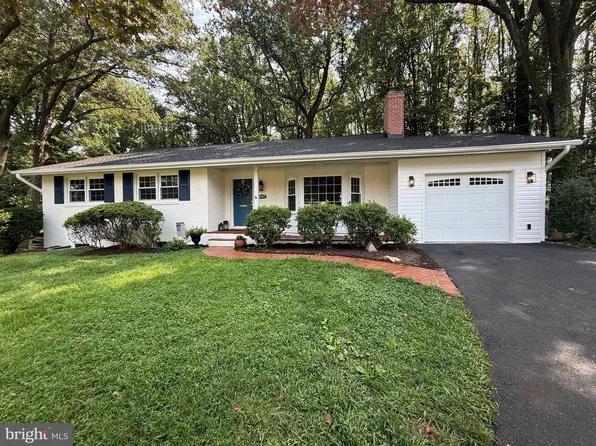 9717 Limoges Dr, Fairfax, VA 22032