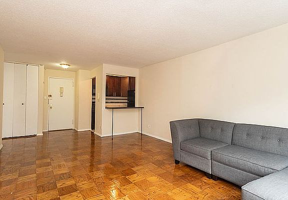 3rd image of 7235 112th St APT 3E