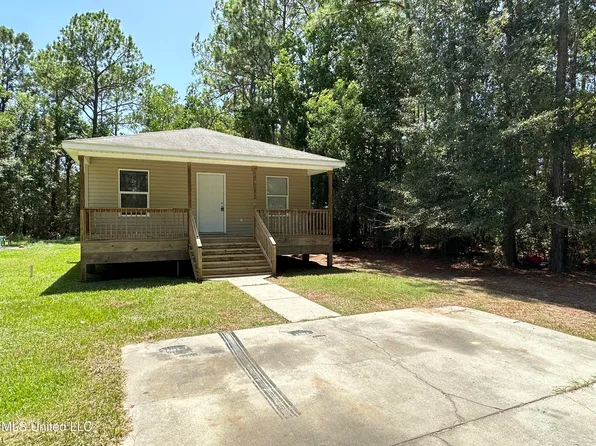 6031 W Hinds St, Bay Saint Louis, MS 39520