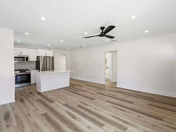 5th image of 621 Truman St