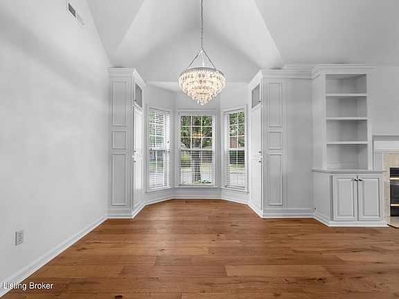 4th image of 411 Eastgate Village Wynde