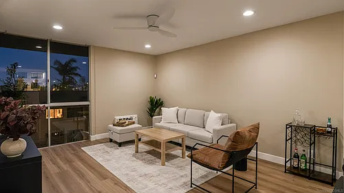 3050 Rue Dorleans Photo 1