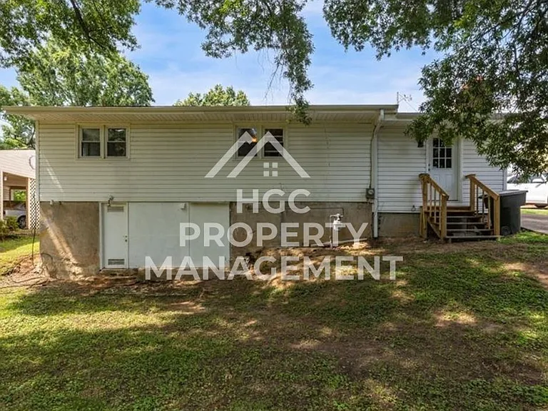 1228 Irving Ave — Photo 4