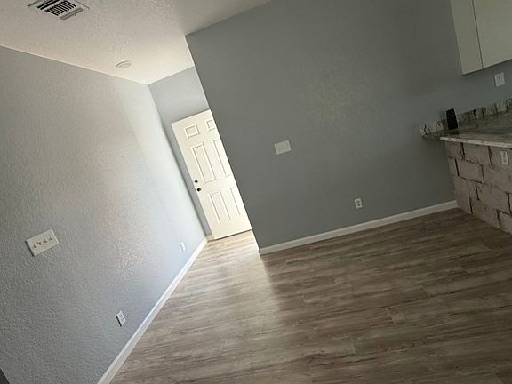4th image of 208 Roberts St #B