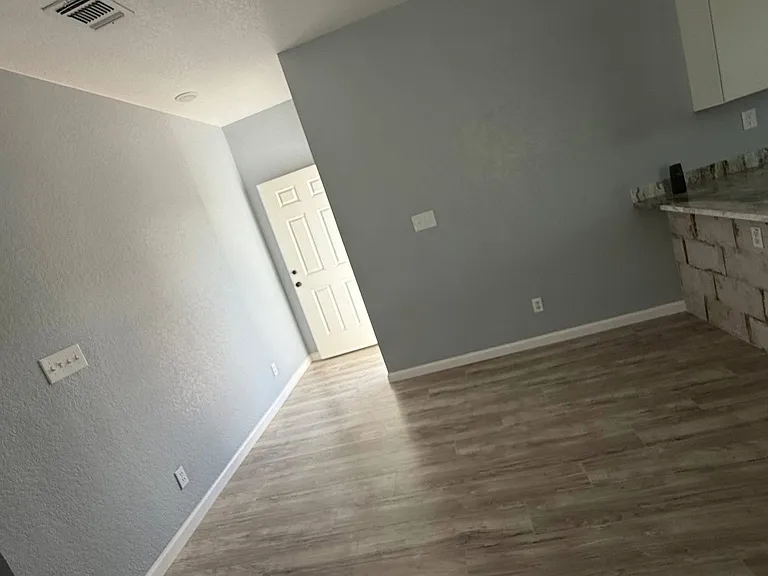 208 Roberts St #B — Photo 4