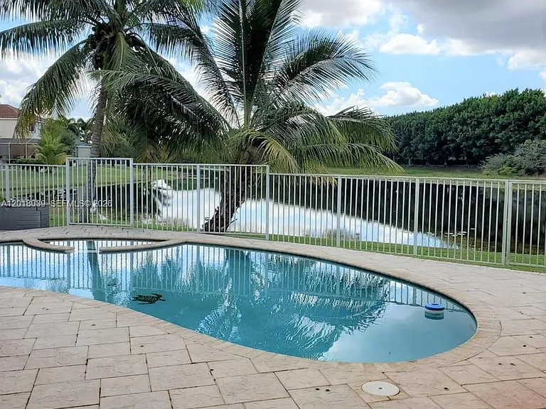 777 Tanglewood Cir — Photo 25