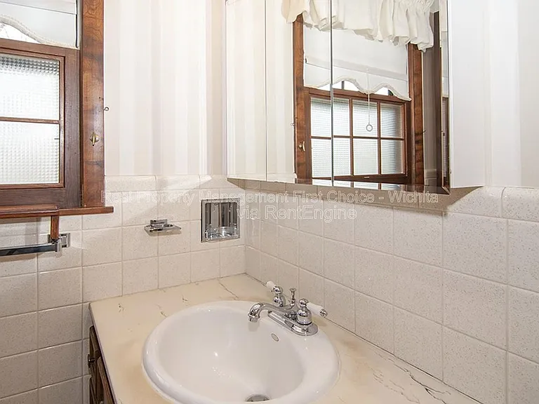 244 N Live Oak Ln — Photo 25
