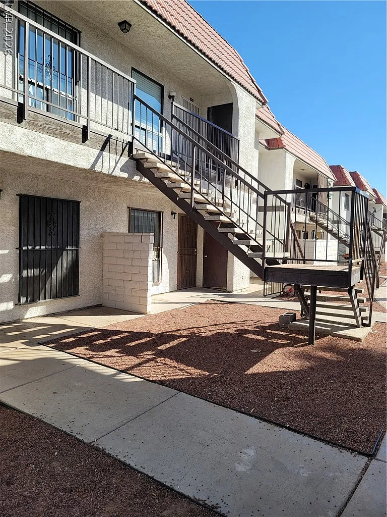 2 bed, 2.0 bath, 864 sqft, $850 — Photo 1
