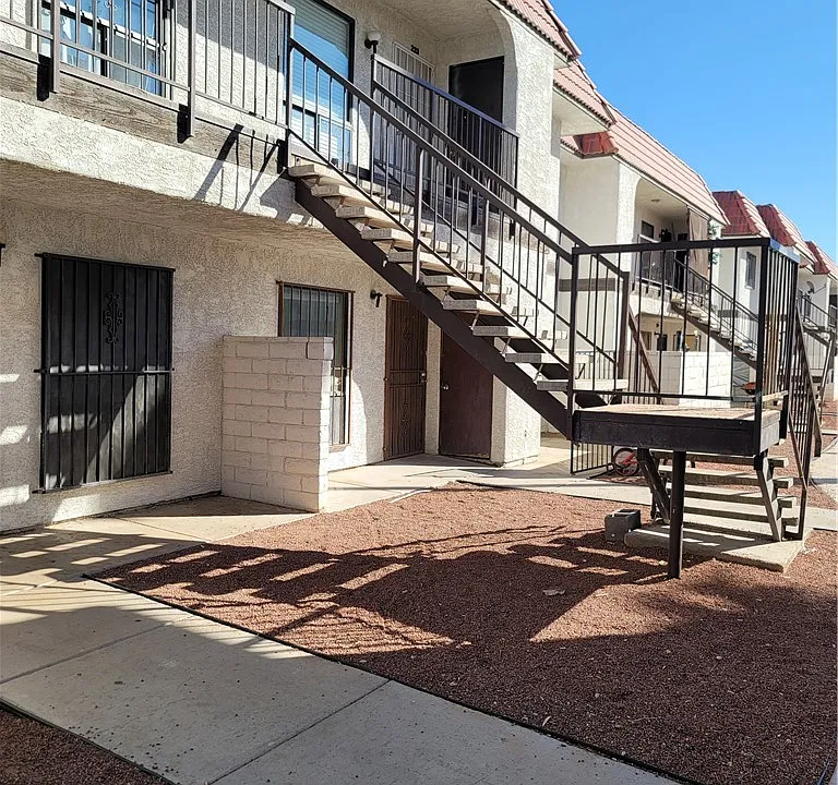 4300 N Lamont St #232