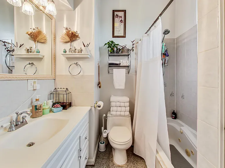 733 N Hoyne Ave #1 — Photo 12