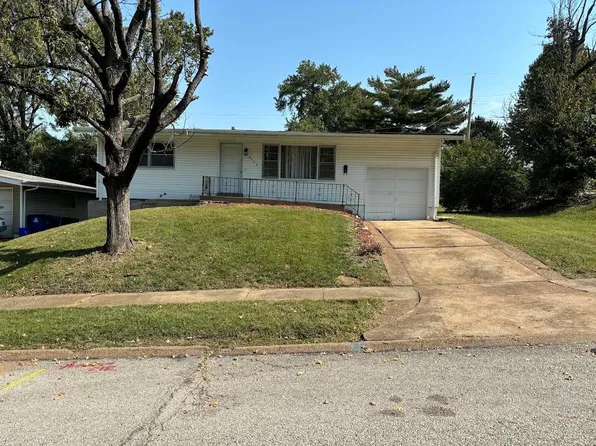 9200 Ellison Dr, Saint Louis, MO 63136