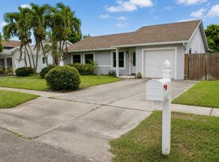 2001 SW 87th Ave, North Lauderdale, FL 33068