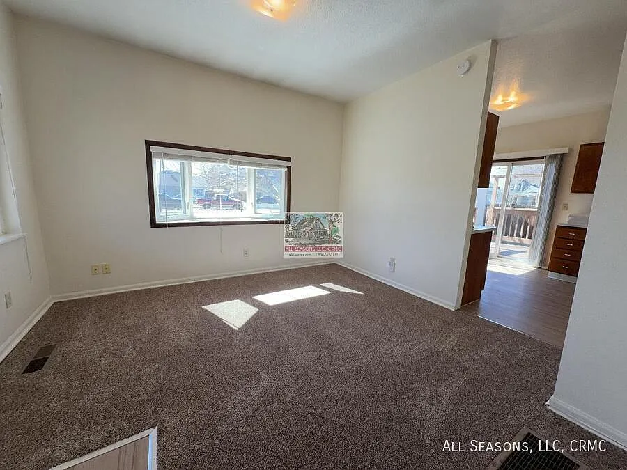 826 South Cascade Avenue — Photo 2