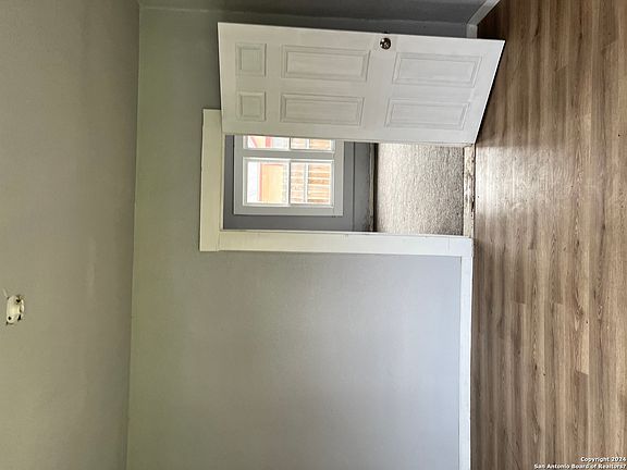 5th image of 655 W Theo Ave