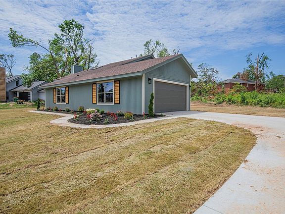 3rd image of 904 S Oakhill Dr