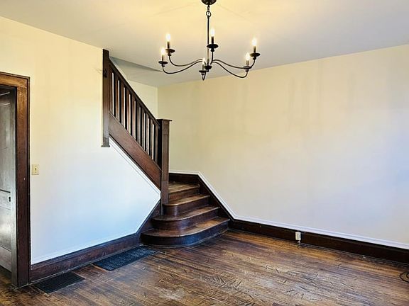 3rd image of 2503 Indianola Ave #2503