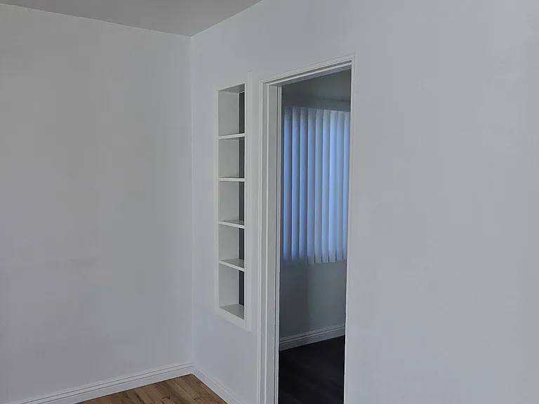 Sunset Park Apartments — Photo 11