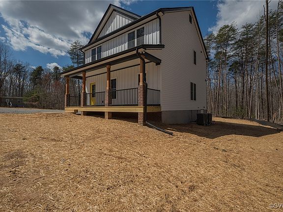 2nd image of 530 Paradise Ln