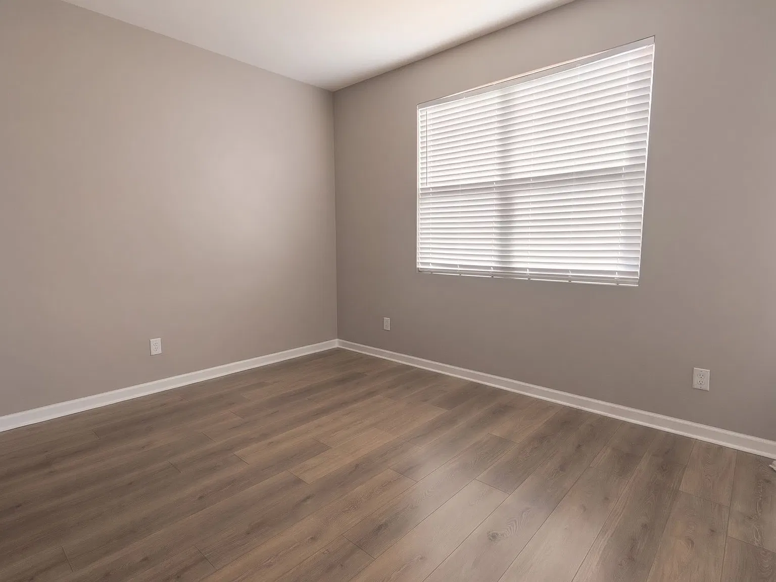 4 bed, 2.5 bath, 1821 sqft, $2,400 — Photo 4