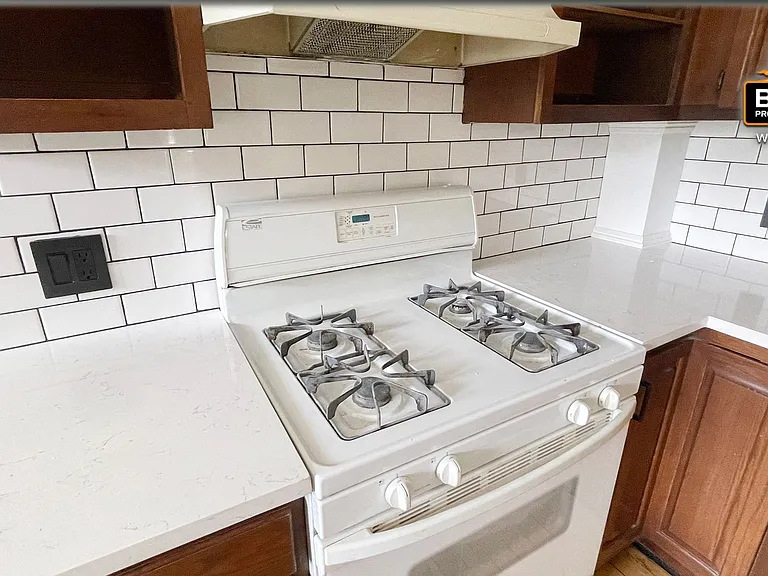 10-12 Otis St — Photo 5
