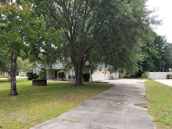 2nd image of 218 NW Winding Pl