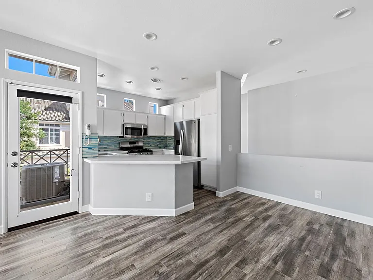 137 Shorebreaker Dr — Photo 17