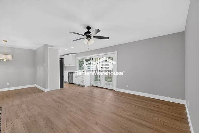 1004 Whitehall Dr — Photo 15