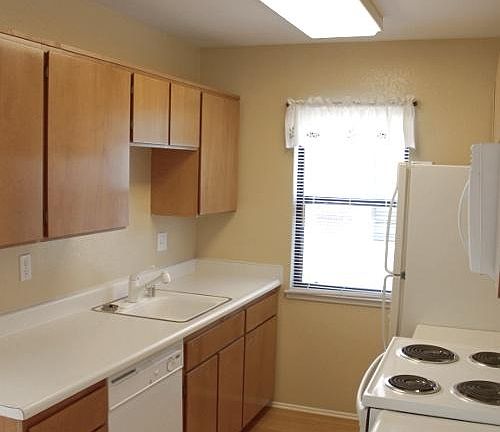 2nd image of 34 Shoreline Ct